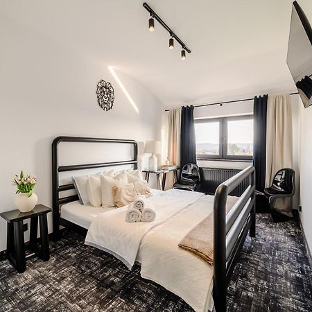 Golden Lion House Bed&Breakfast Rumia Exterior foto