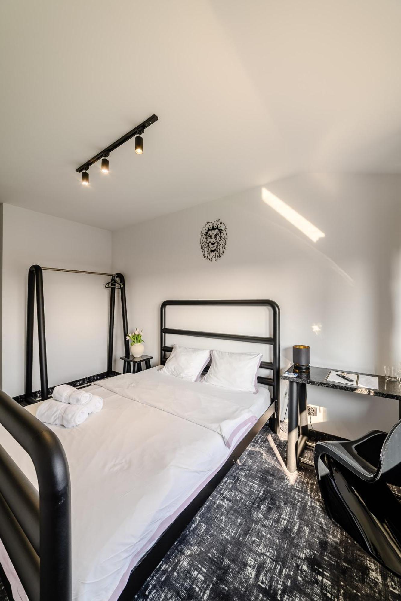 Golden Lion House Bed&Breakfast Rumia Exterior foto