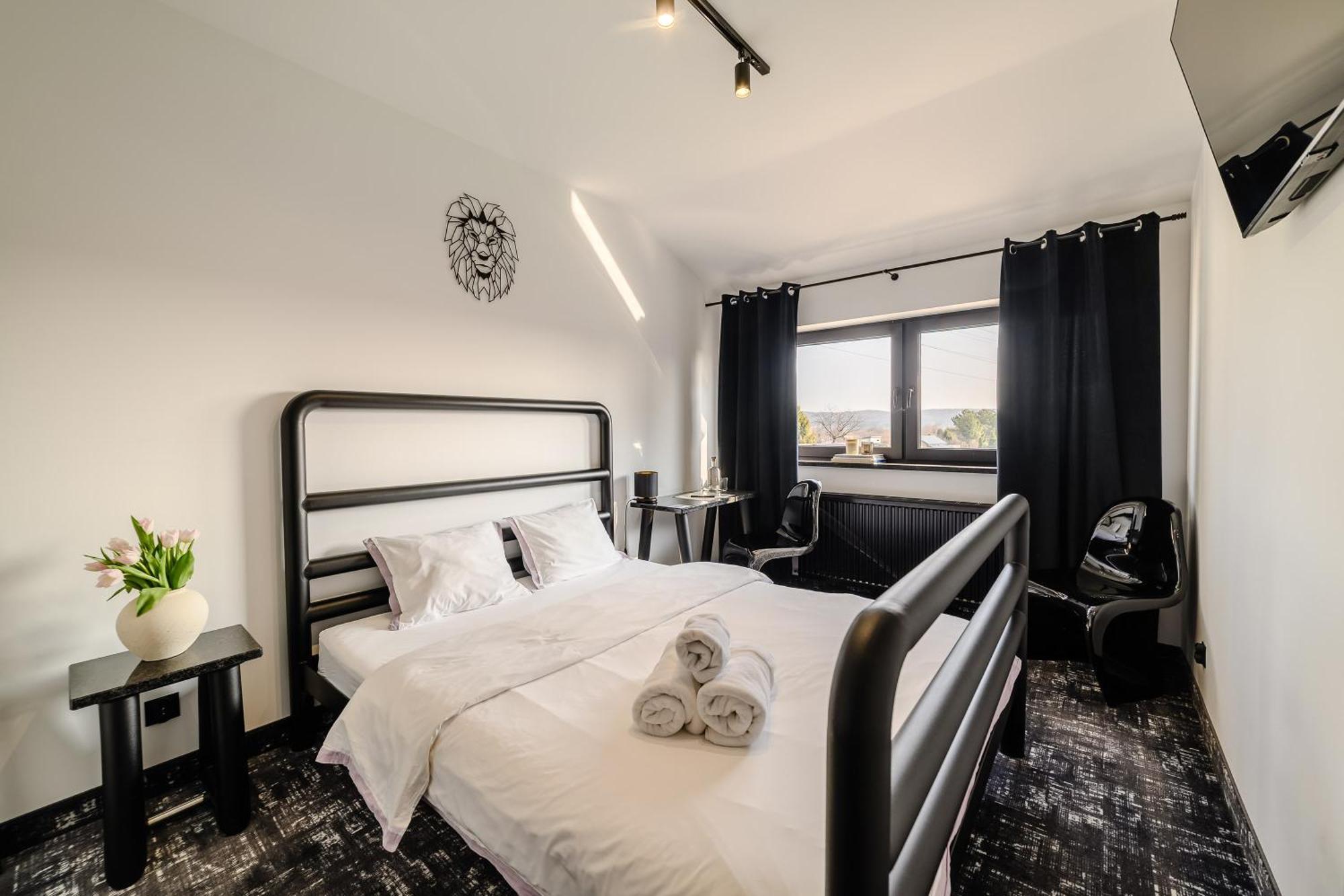 Golden Lion House Bed&Breakfast Rumia Exterior foto
