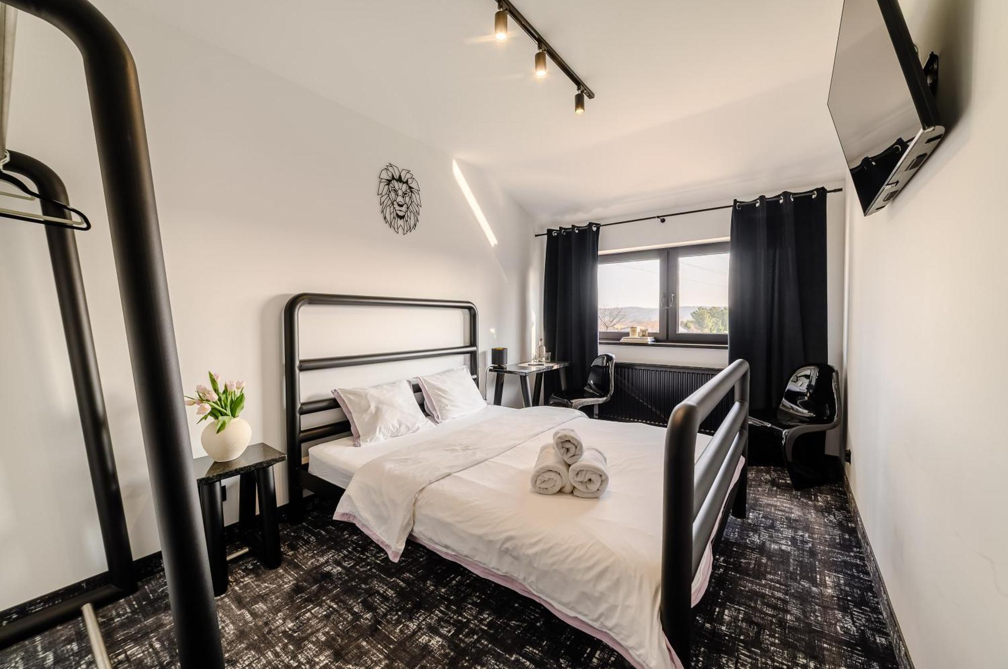 Golden Lion House Bed&Breakfast Rumia Exterior foto
