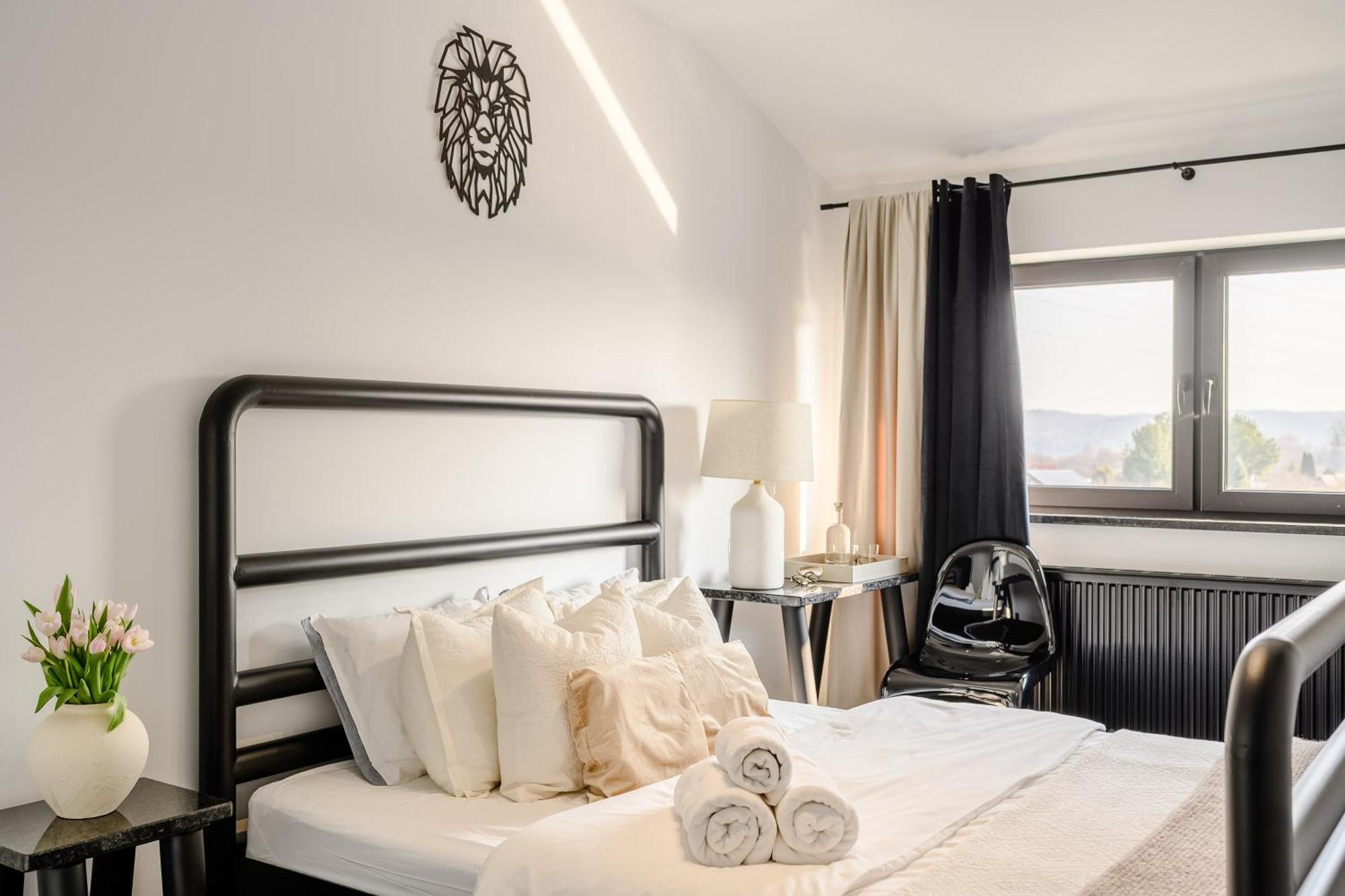 Golden Lion House Bed&Breakfast Rumia Exterior foto