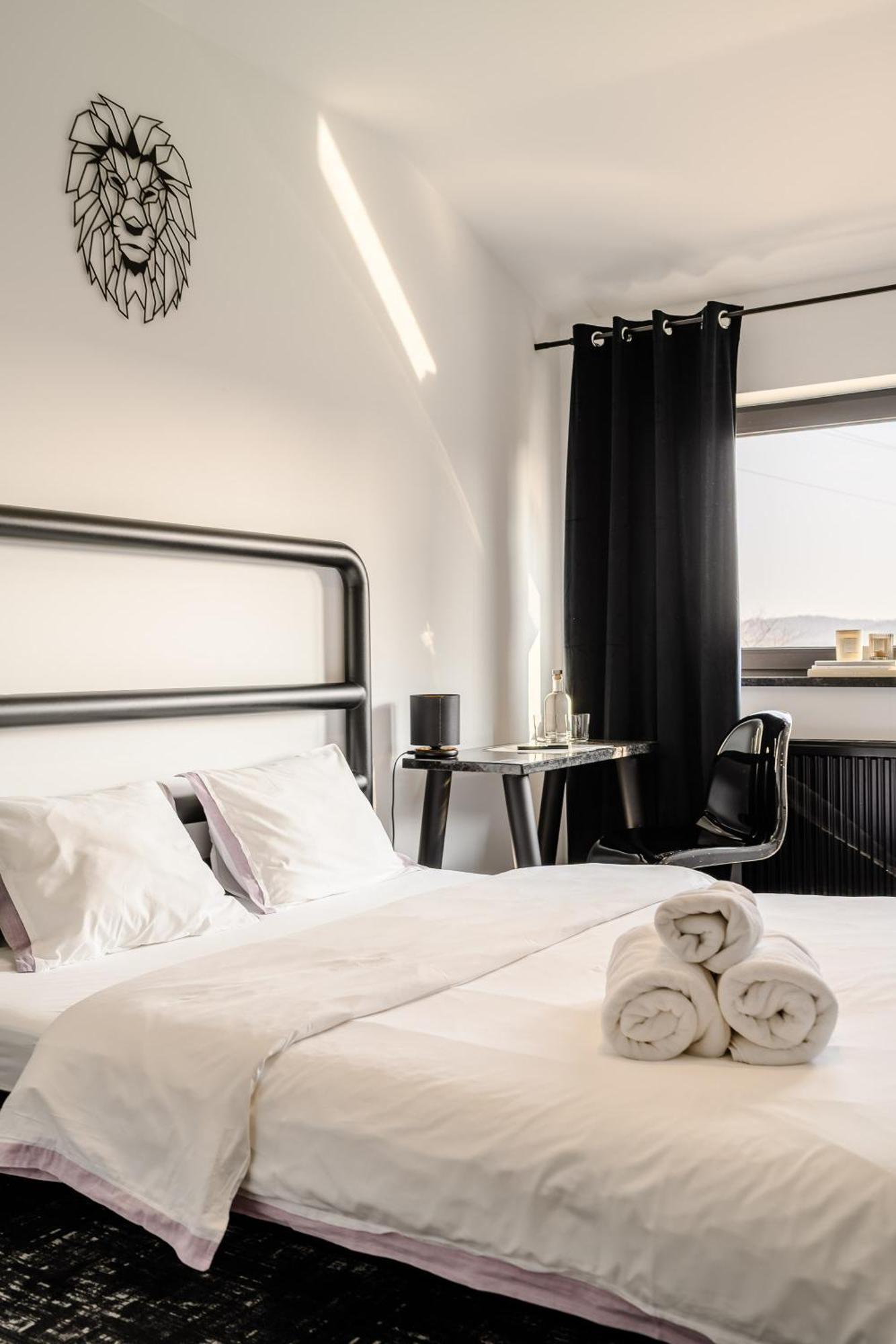 Golden Lion House Bed&Breakfast Rumia Exterior foto