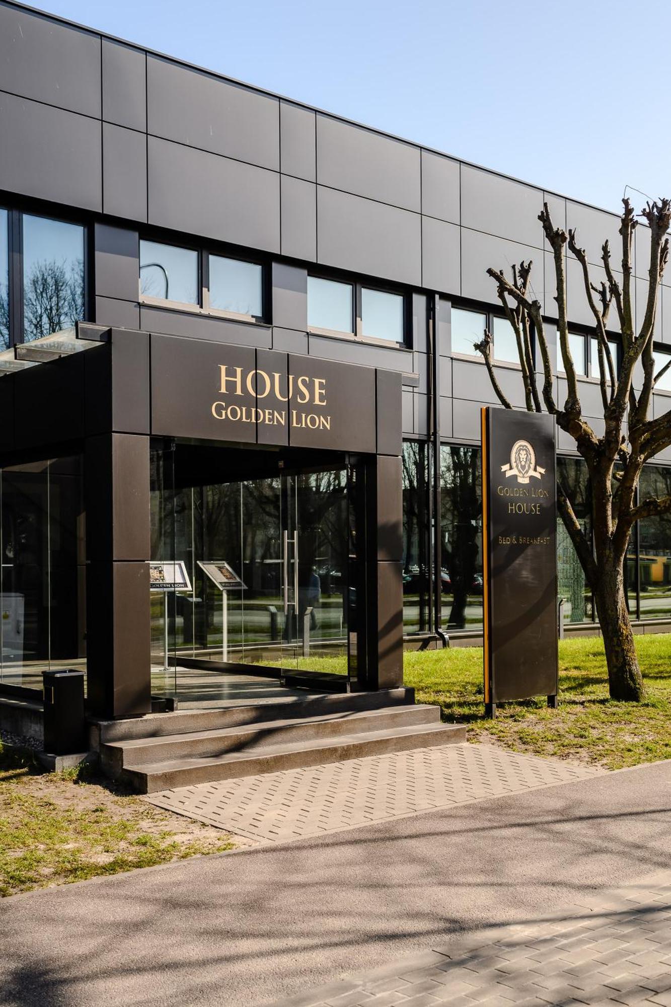 Golden Lion House Bed&Breakfast Rumia Exterior foto